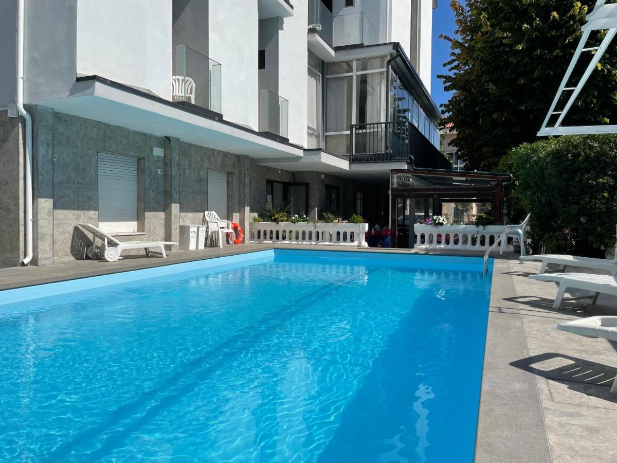 Hotel Apis Rimini Exterior foto