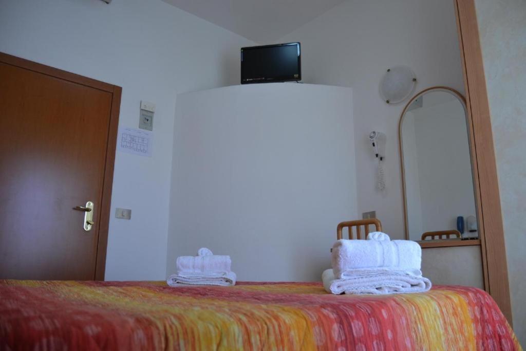 Hotel Apis Rimini Exterior foto