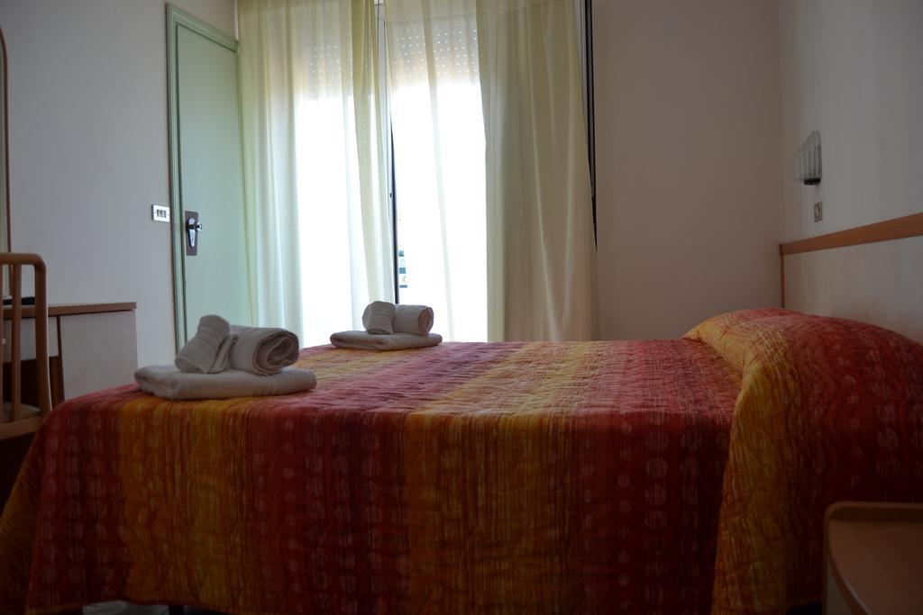 Hotel Apis Rimini Exterior foto
