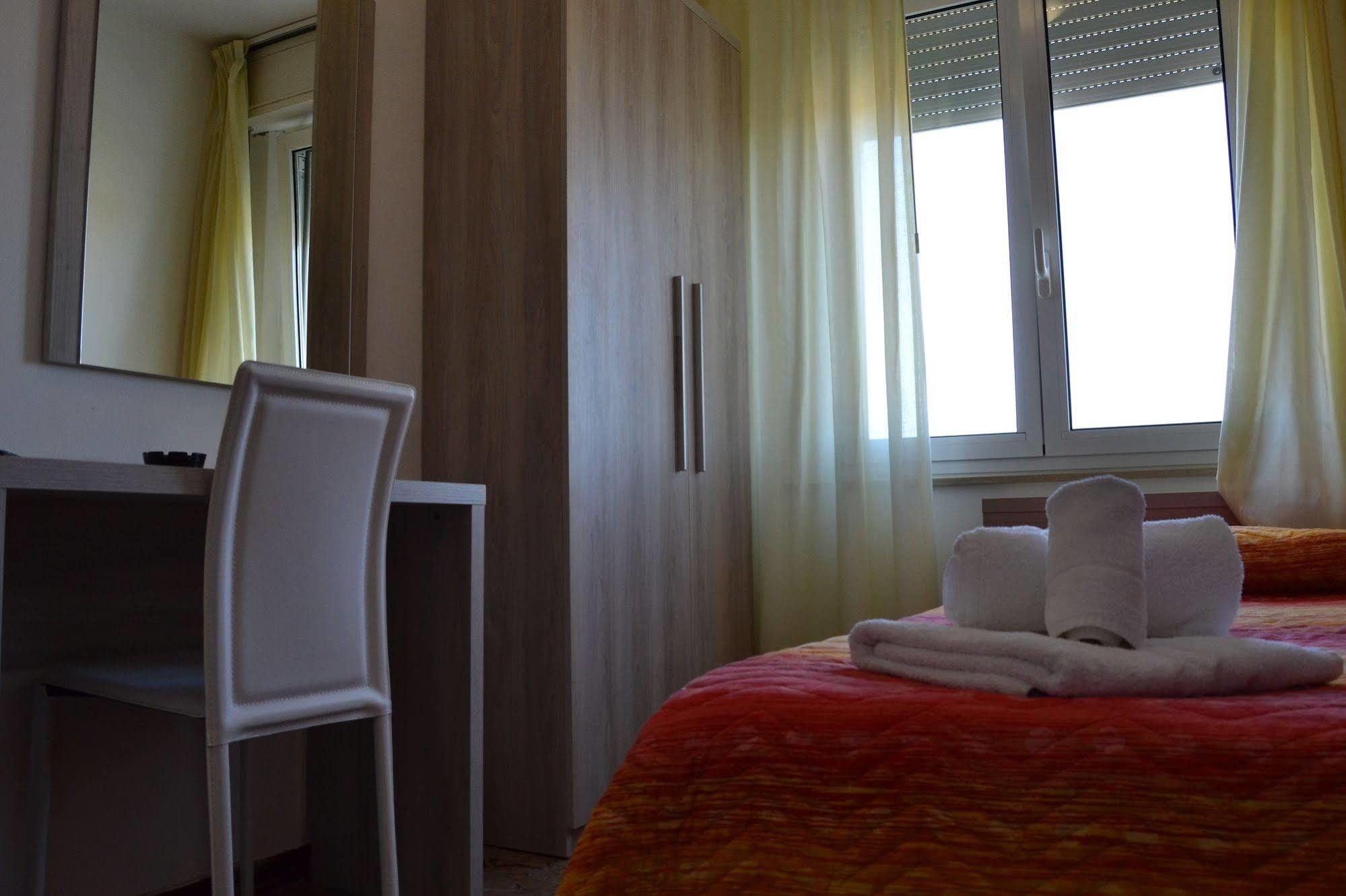 Hotel Apis Rimini Exterior foto